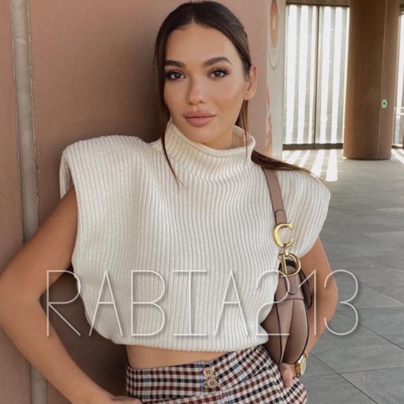 LAST 1!🔥BLOGGERS FAV🔥ZARA SHOULDER PAD KNIT TOP - Picture 2 of 16